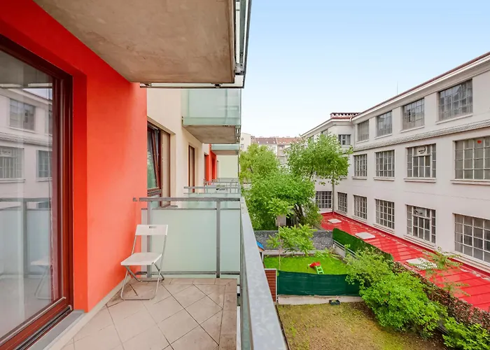 Apartment The Royal Studio Terrace & Free Parking